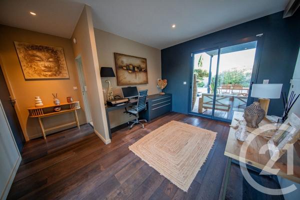 Maison à vendre  7 pièces - 198,44 m 2   ST MEDARD EN JALLES  - 33