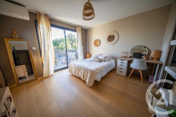 Maison à vendre  7 pièces - 198,44 m 2   ST MEDARD EN JALLES  - 33