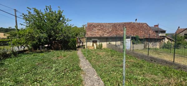 Proximité bourg jolie maison, jardin, dépendances