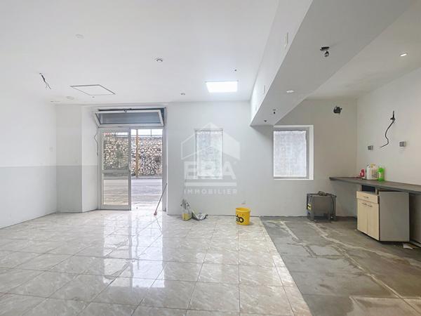 A VENDRE MARSEILLE 13014 LE CANET LOCAUX COMMERCIAUX APPARTEMENTS T2 T3 ZONE FRANCHE