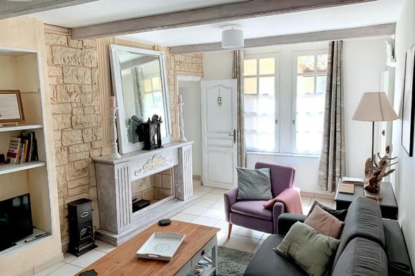 Appartement Uzès 3 pièce(s) 634m2, hôtel Dampmartin 1 er étage