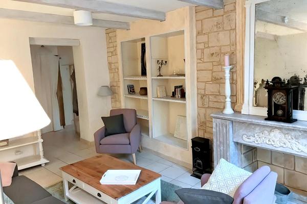 Appartement Uzès 3 pièce(s) 634m2, hôtel Dampmartin 1 er étage