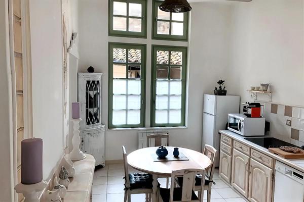 Appartement Uzès 3 pièce(s) 634m2, hôtel Dampmartin 1 er étage
