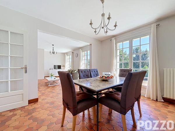 A VENDRE - MAISON FAMILIALE AVEC 5 CH - 155M² -1745m² de terrain - CONDÉ SUR VIRE (50890) CONDE SUR VIRE
