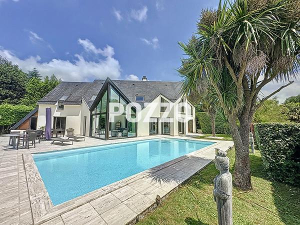 A Vendre - AVRANCHES - Maison 7 pièce(s) 300 m² - Parc paysager - Piscine - Garage AVRANCHES