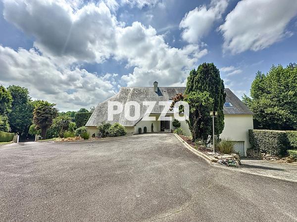 A Vendre - AVRANCHES - Maison 7 pièce(s) 300 m² - Parc paysager - Piscine - Garage AVRANCHES