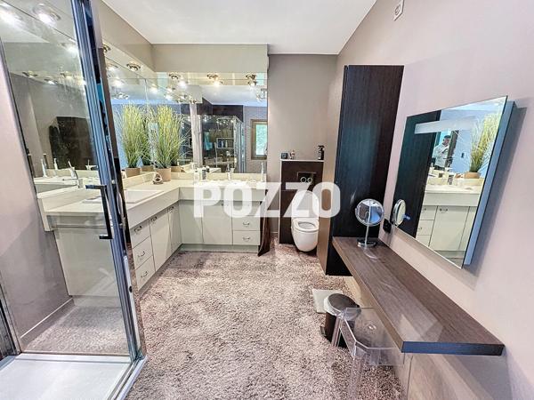 A Vendre - AVRANCHES - Maison 7 pièce(s) 300 m² - Parc paysager - Piscine - Garage AVRANCHES