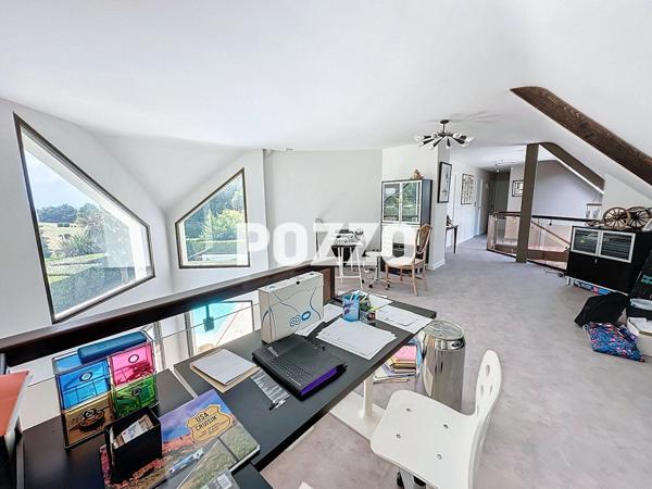 A Vendre - AVRANCHES - Maison 7 pièce(s) 300 m² - Parc paysager - Piscine - Garage AVRANCHES