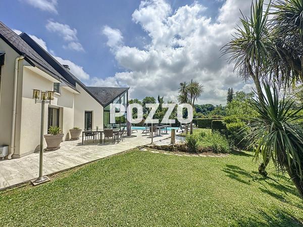 A Vendre - AVRANCHES - Maison 7 pièce(s) 300 m² - Parc paysager - Piscine - Garage AVRANCHES