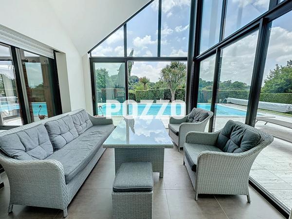 A Vendre - AVRANCHES - Maison 7 pièce(s) 300 m² - Parc paysager - Piscine - Garage AVRANCHES