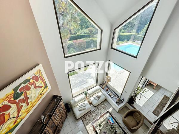 A Vendre - AVRANCHES - Maison 7 pièce(s) 300 m² - Parc paysager - Piscine - Garage AVRANCHES