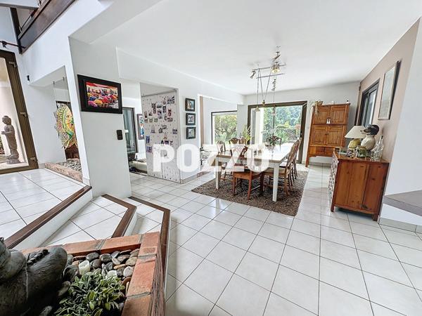 A Vendre - AVRANCHES - Maison 7 pièce(s) 300 m² - Parc paysager - Piscine - Garage AVRANCHES