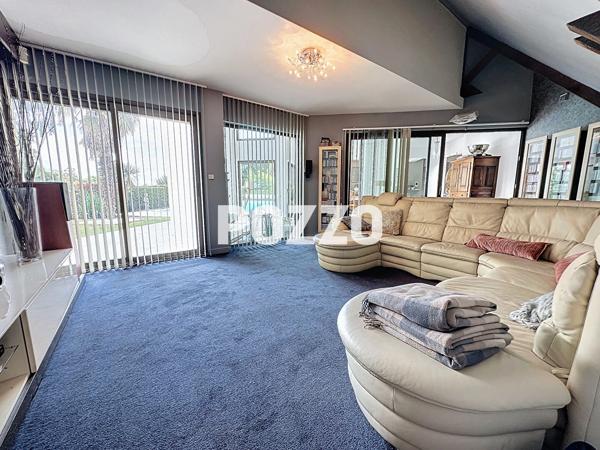 A Vendre - AVRANCHES - Maison 7 pièce(s) 300 m² - Parc paysager - Piscine - Garage AVRANCHES