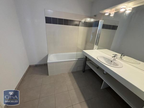 Appartement à louer 3 pièces 68.05m² Pau (64000)