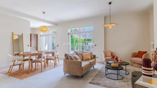 Vente                                                      Appartement
                        
                     4 pièces                      112 m2                     à Aix-les-Bains