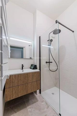 Vente                                                      Appartement
                        
                     4 pièces                      112 m2                     à Aix-les-Bains