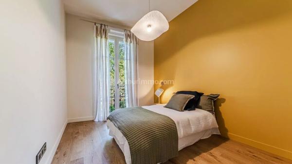 Vente                                                      Appartement
                        
                     4 pièces                      112 m2                     à Aix-les-Bains