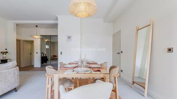 Vente                                                      Appartement
                        
                     4 pièces                      112 m2                     à Aix-les-Bains