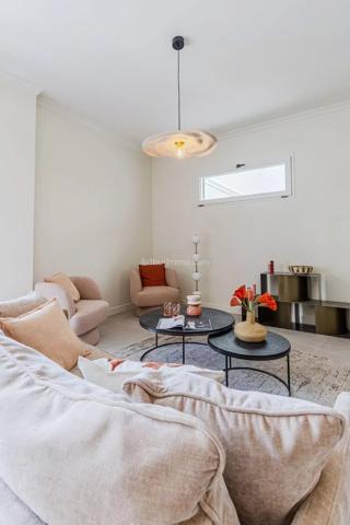 Vente                                                      Appartement
                        
                     4 pièces                      112 m2                     à Aix-les-Bains