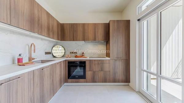 Vente                                                      Appartement
                        
                     4 pièces                      112 m2                     à Aix-les-Bains