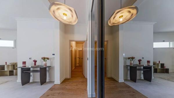 Vente                                                      Appartement
                        
                     4 pièces                      112 m2                     à Aix-les-Bains