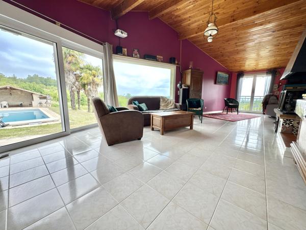 Ancienne ferme avec grange, dépendances et piscine Castelnaud-de-Gratecambe (47290)