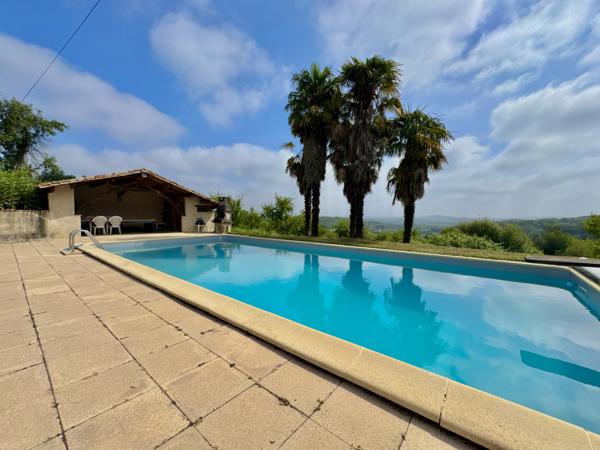 Ancienne ferme avec grange, dépendances et piscine Castelnaud-de-Gratecambe (47290)