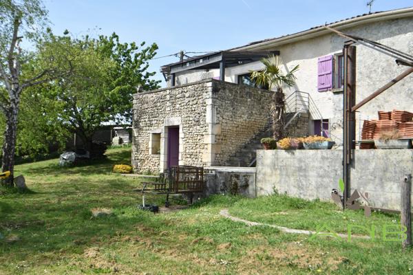 🏡  Maison en pierre avec dépendances – Ronsenac (Charente)