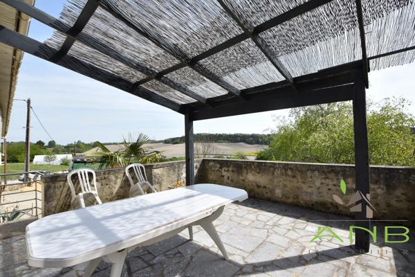 🏡  Maison en pierre avec dépendances – Ronsenac (Charente)