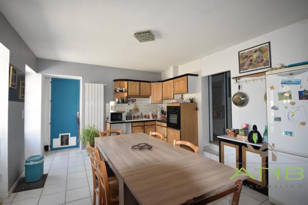 🏡  Maison en pierre avec dépendances – Ronsenac (Charente)