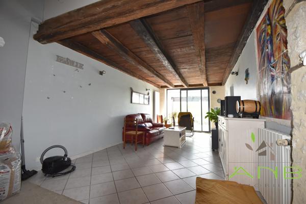 🏡  Maison en pierre avec dépendances – Ronsenac (Charente)