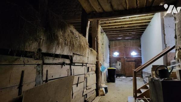 ETOUVANS, ancienne ferme ( 136 m2)six pièces sur 7a 01ca de terrain