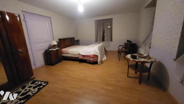 ETOUVANS, ancienne ferme ( 136 m2)six pièces sur 7a 01ca de terrain