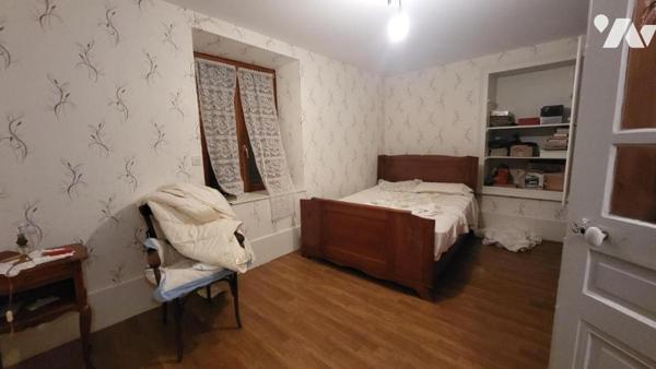 ETOUVANS, ancienne ferme ( 136 m2)six pièces sur 7a 01ca de terrain