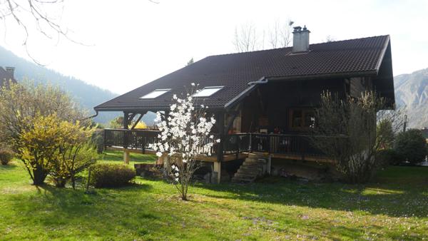 FAVERGES. CHALET DE 195M² AVEC TERRAIN DE 2015M²