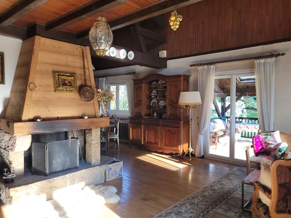 FAVERGES. CHALET DE 195M² AVEC TERRAIN DE 2015M²