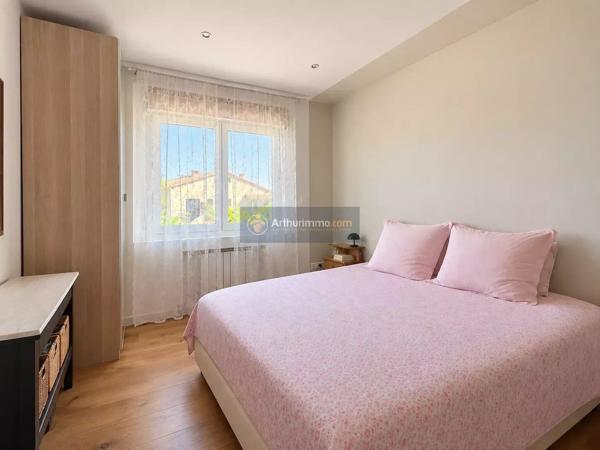 Vente                                                      Maison
                        
                     5 pièces                      100 m2                     à Fréjus