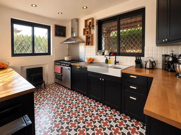 Vente                                                      Maison
                        
                     5 pièces                      100 m2                     à Fréjus