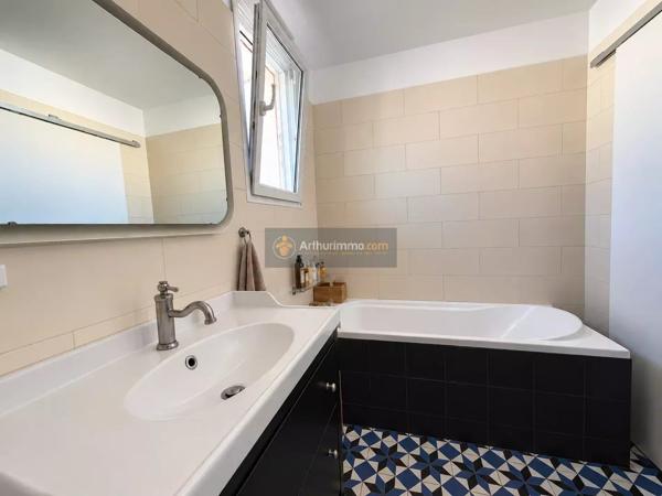 Vente                                                      Maison
                        
                     5 pièces                      100 m2                     à Fréjus