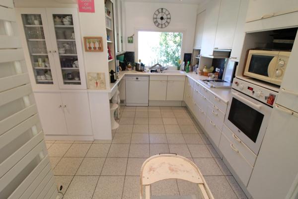 Dpt Yvelines (78), à vendre VERSAILLES maison P10 de 231,1 m² - Terrain de 906,00 m²