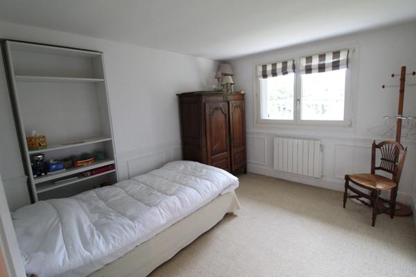 Dpt Yvelines (78), à vendre VERSAILLES maison P10 de 231,1 m² - Terrain de 906,00 m²