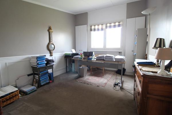 Dpt Yvelines (78), à vendre VERSAILLES maison P10 de 231,1 m² - Terrain de 906,00 m²