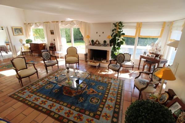 Dpt Yvelines (78), à vendre VERSAILLES maison P10 de 231,1 m² - Terrain de 906,00 m²