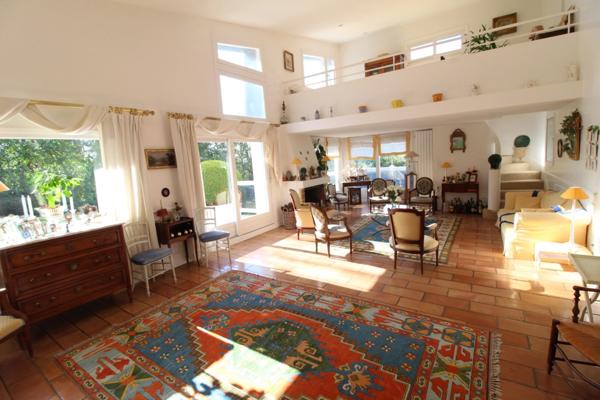 Dpt Yvelines (78), à vendre VERSAILLES maison P10 de 231,1 m² - Terrain de 906,00 m²