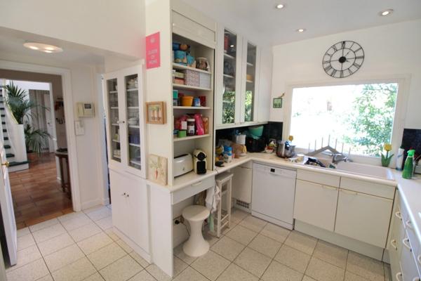 Dpt Yvelines (78), à vendre VERSAILLES maison P10 de 231,1 m² - Terrain de 906,00 m²