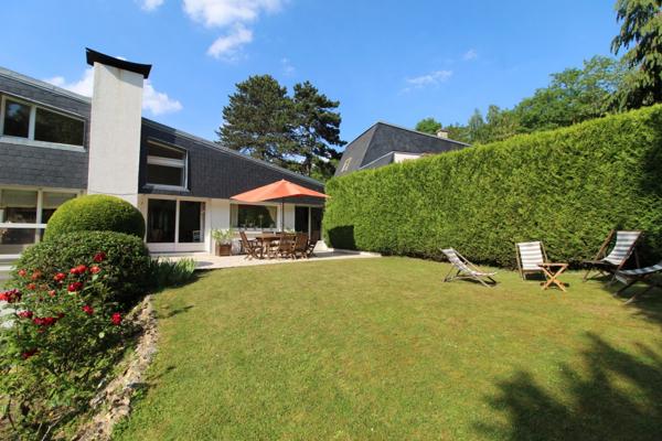 Dpt Yvelines (78), à vendre VERSAILLES maison P10 de 231,1 m² - Terrain de 906,00 m²