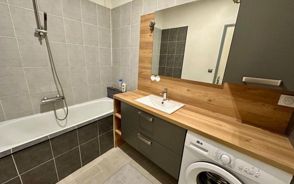 Appartement à louer    3 pièces • 65 m2 Narbonne