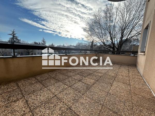 Location Studio 37 m² - AVENUE DES GLYCINES Onet Le Chateau 12850