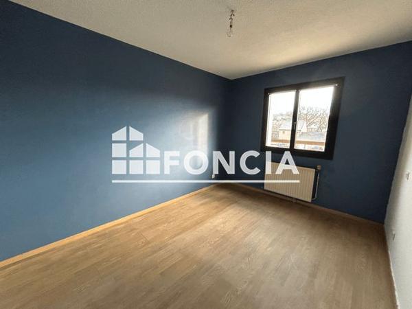 Location Studio 37 m² - AVENUE DES GLYCINES Onet Le Chateau 12850