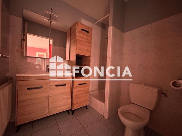 Location Studio 37 m² - AVENUE DES GLYCINES Onet Le Chateau 12850